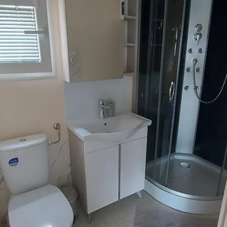 Apartma Oli דירה קופר