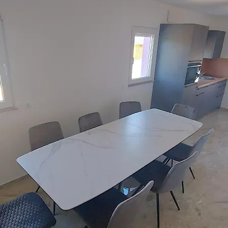 Apartma Oli Копер
