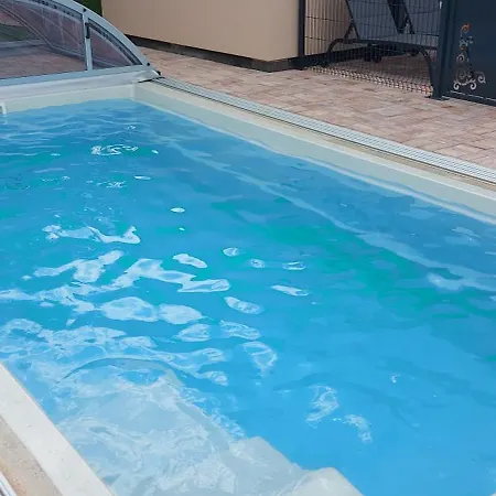 Apartma Oli דירה *