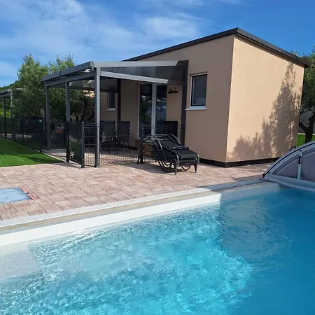 Apartma Oli דירה קופר