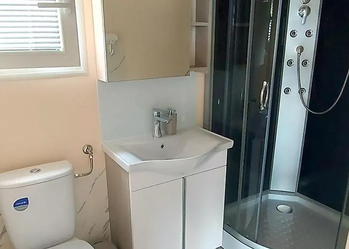 Apartma Oli شقة *